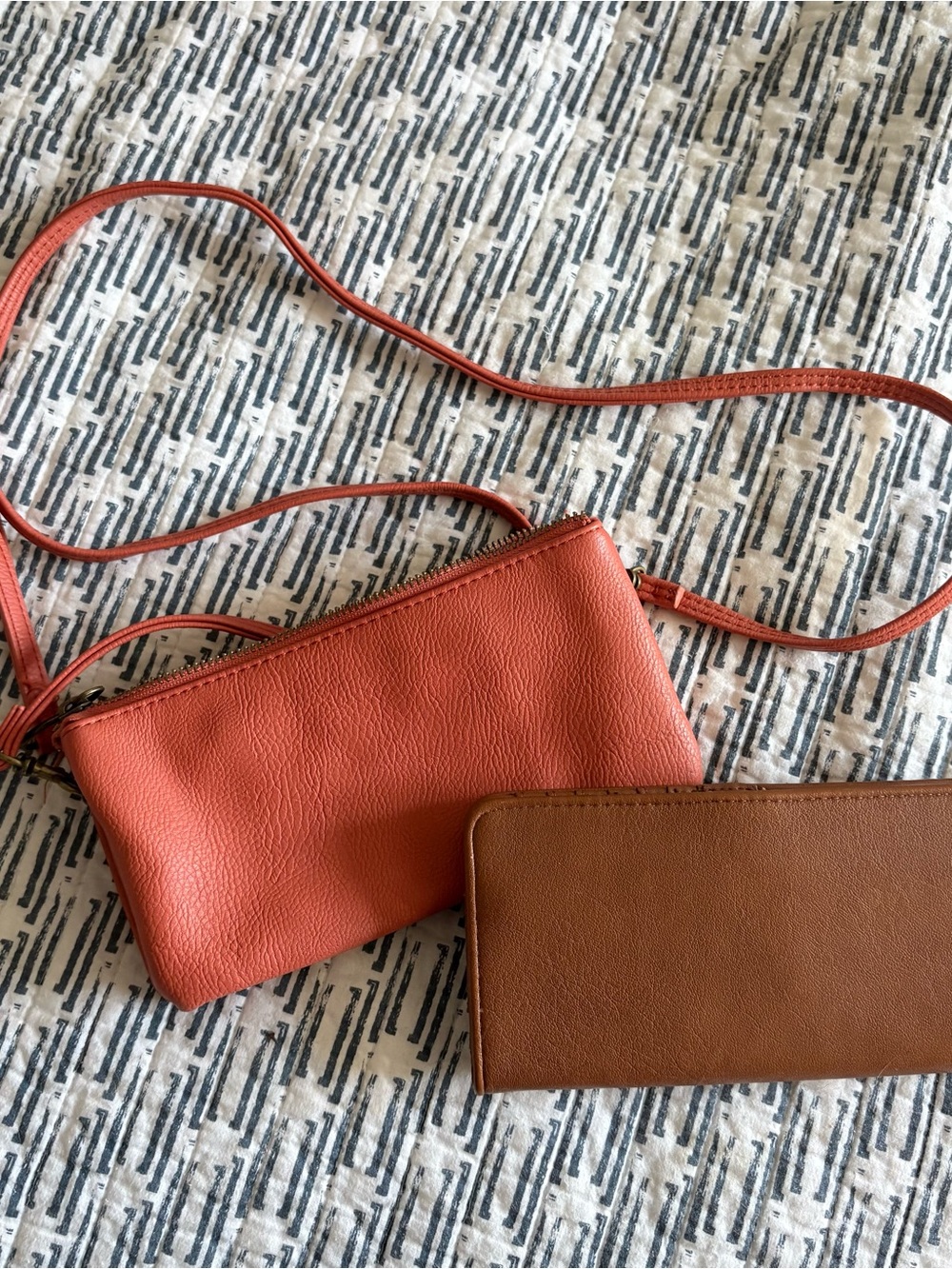 Universal Threads Women’s Crossbody and Wallet Purse